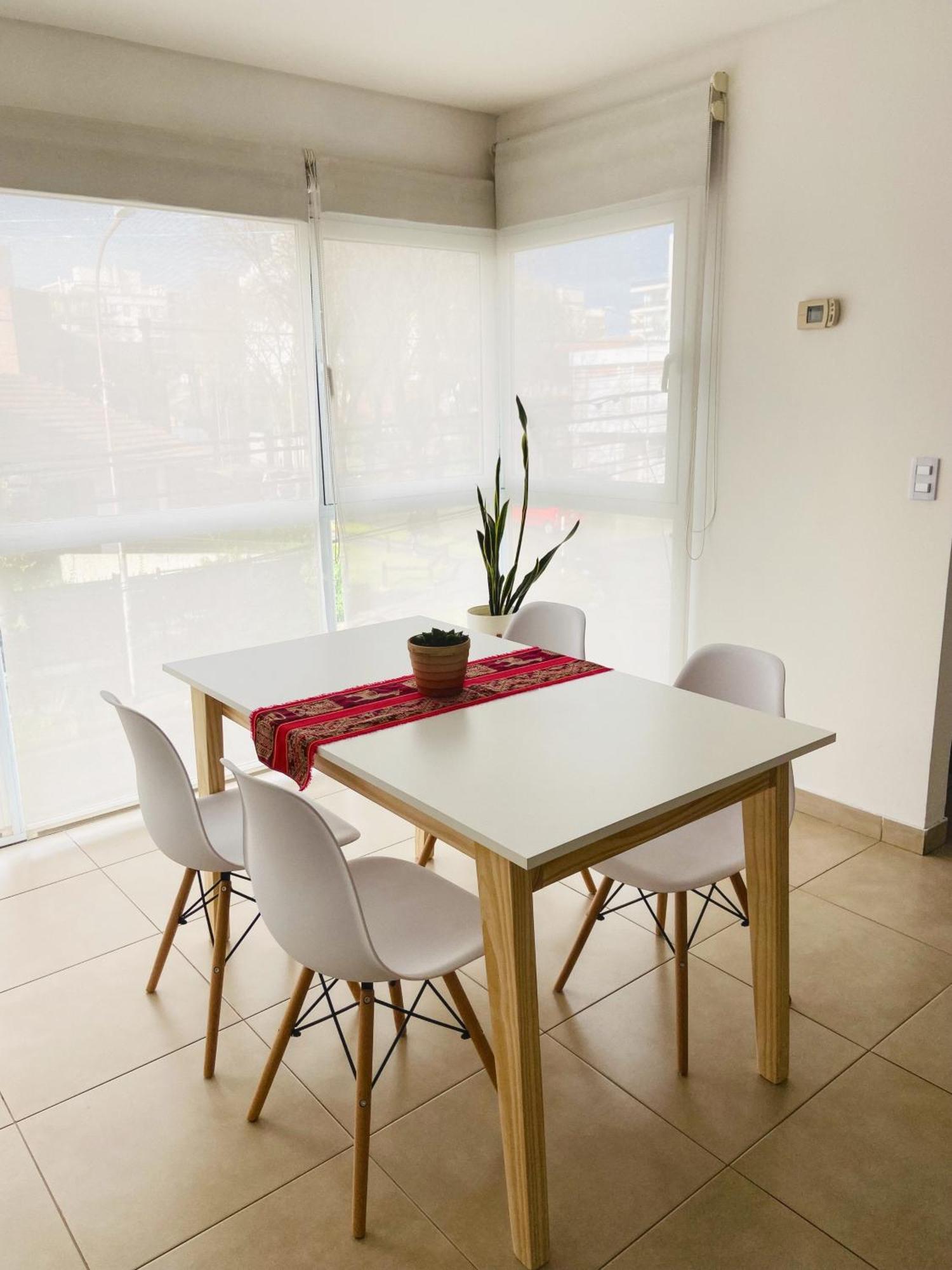 Depto Lamadrid - Zona Guemes 2 Amb Luminoso Apartamento